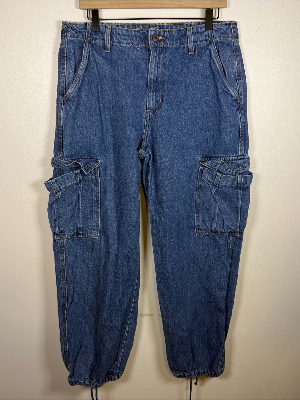 Levi’s ‘94 Baggy Cargo Jeans Womens Size 30 Loose Blue Pocket Grunge Cinch Hem - Picture 2 of 8